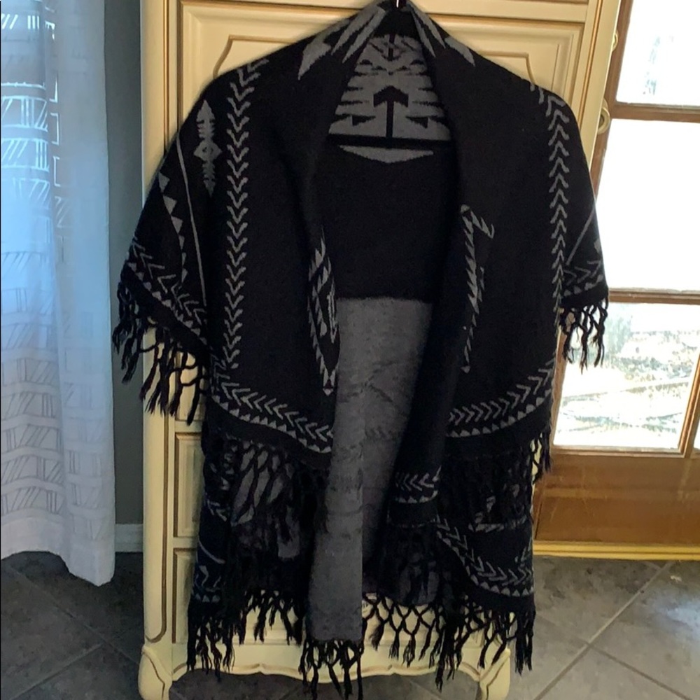 Like new sleeveless, open front poncho.